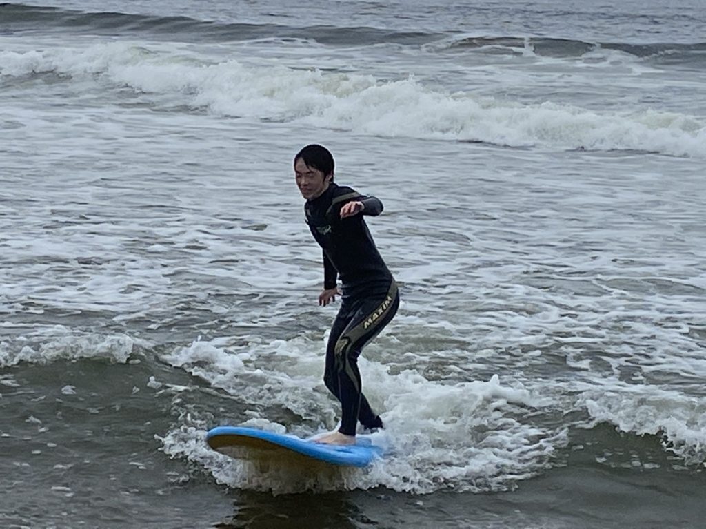 今日は 初めてのサーフィンスクールで 乗れちゃいました 喜び爆発です Surf Company